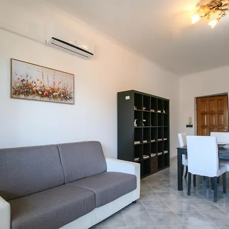 Spacious Family - & Near Airport - Self Check-in