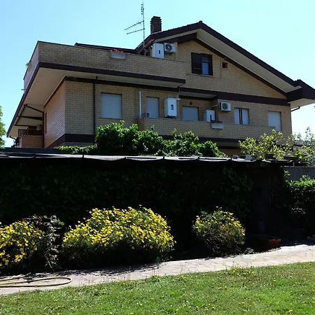Family Fino A 9 Ospiti - Airport - Self Check-in Apartment