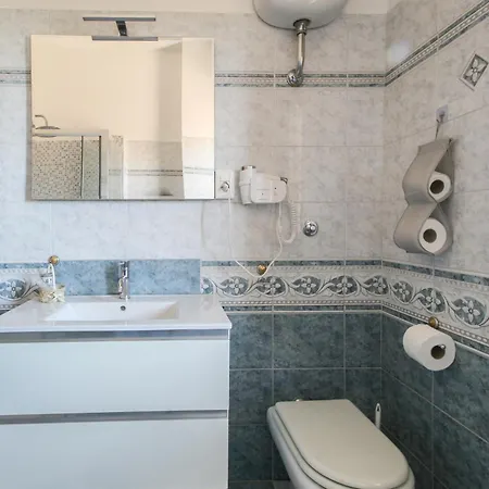 Spacious Family - & Near Airport - Self Check-in Lägenhet Fiumicino