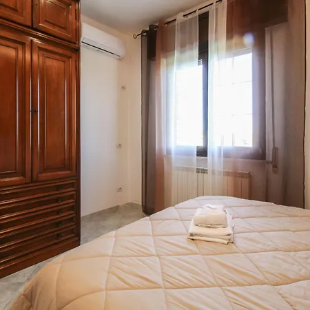Spacious Family - & Near Airport - Self Check-in
