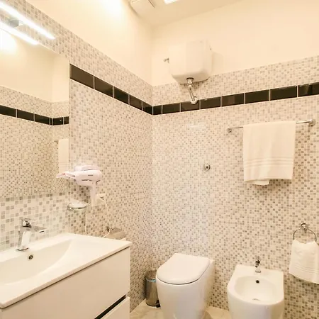 Family Fino A 9 Ospiti - Airport - Self Check-in Apartment